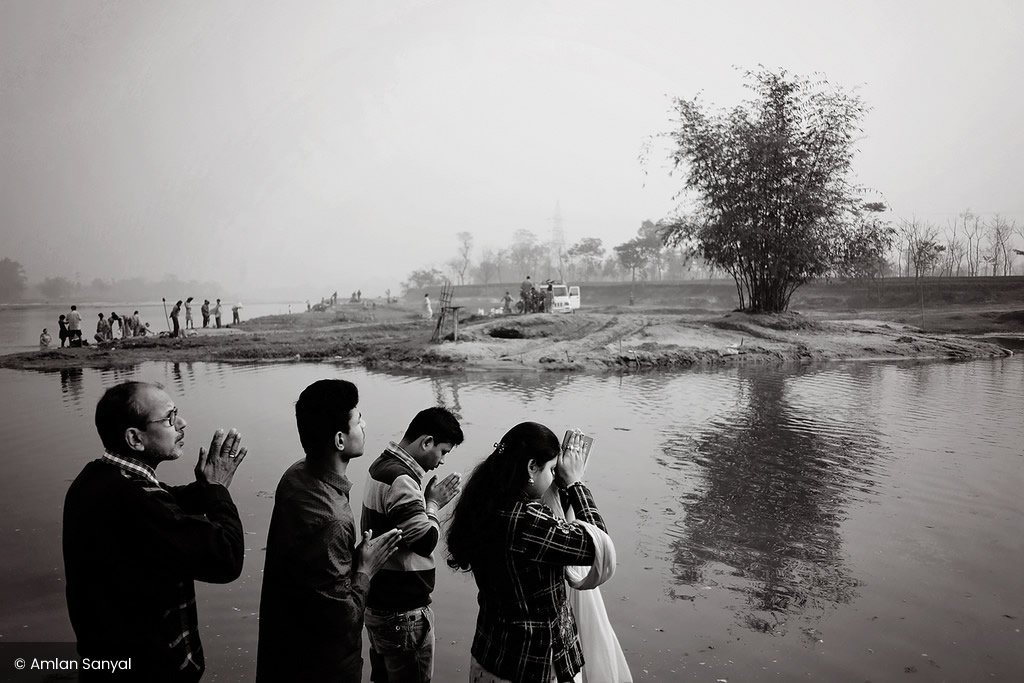 Dolua Mela: Photo Series By Indian Photographer Amlan Sanyal