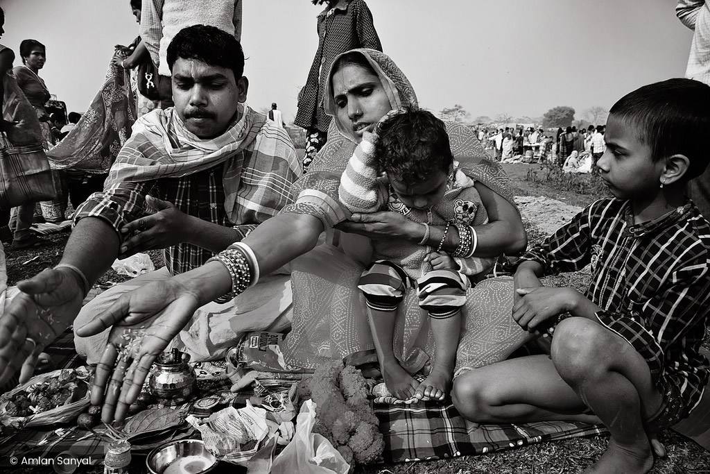 Dolua Mela: Photo Series By Indian Photographer Amlan Sanyal