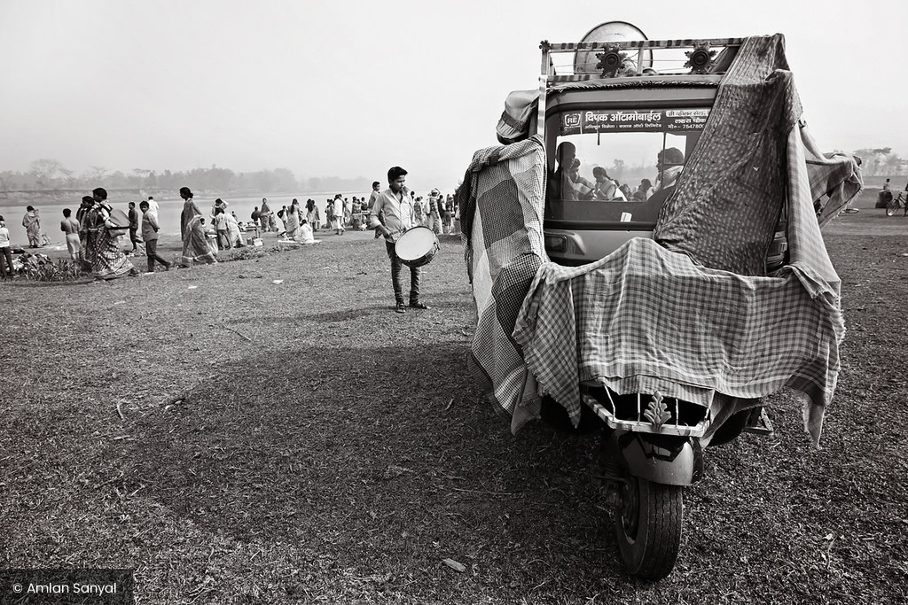 Dolua Mela: Photo Series By Indian Photographer Amlan Sanyal