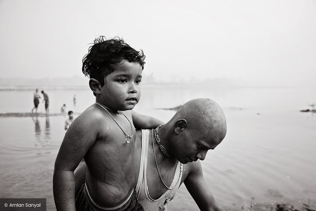 Dolua Mela: Photo Series By Indian Photographer Amlan Sanyal