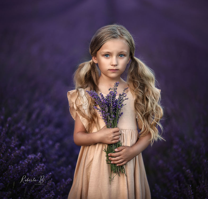 Roberta Baneviciene Beautifully Captured Her Daughter With Every Possible Flower In Her Hand