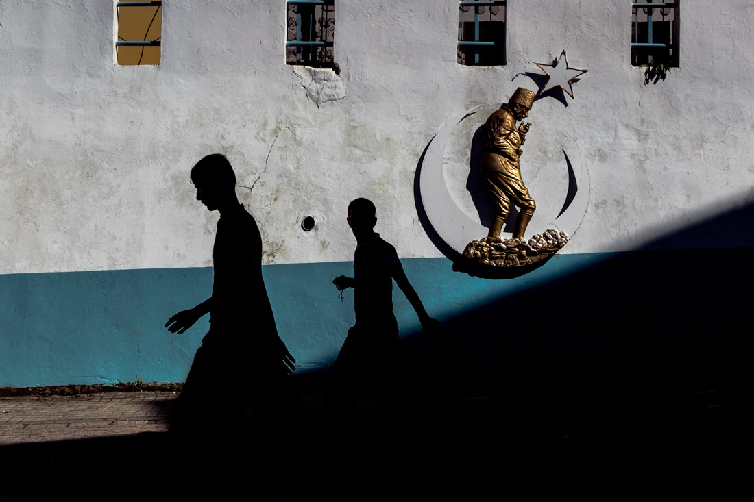 Interview With Turkish Street Photographer Ilker Karaman