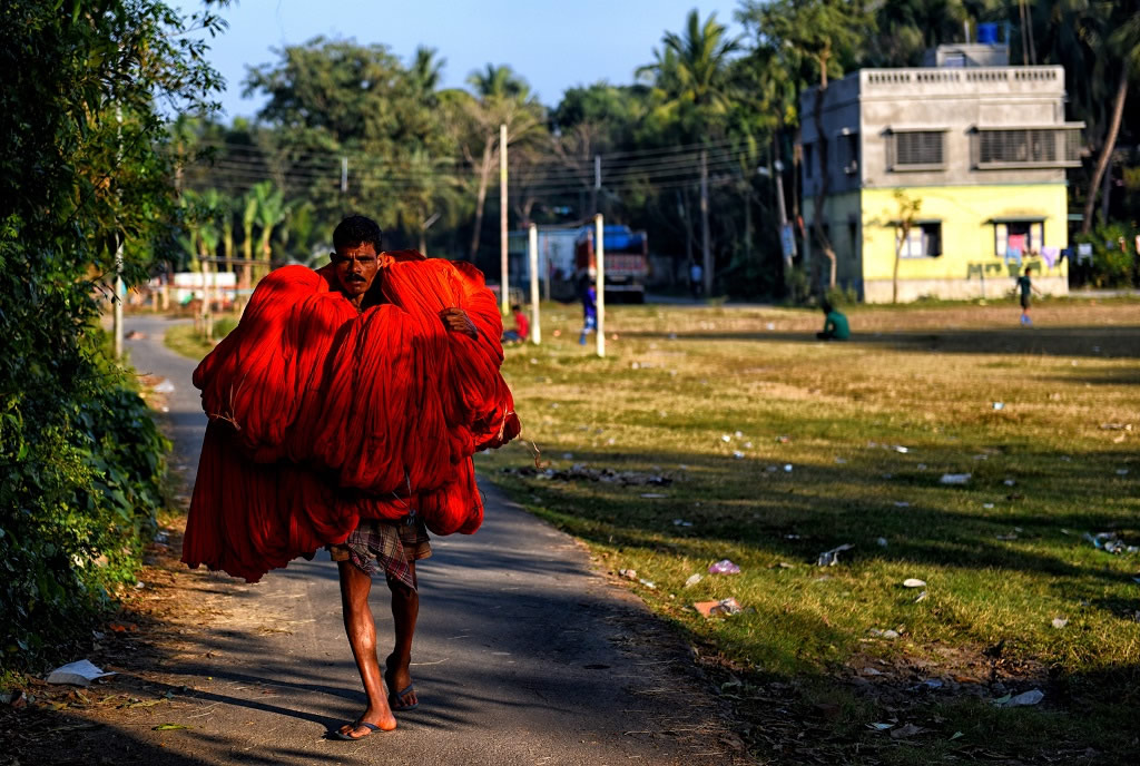 Preparation Of Indian Traditional Dress - Saree: Photo Series By Avishek Das