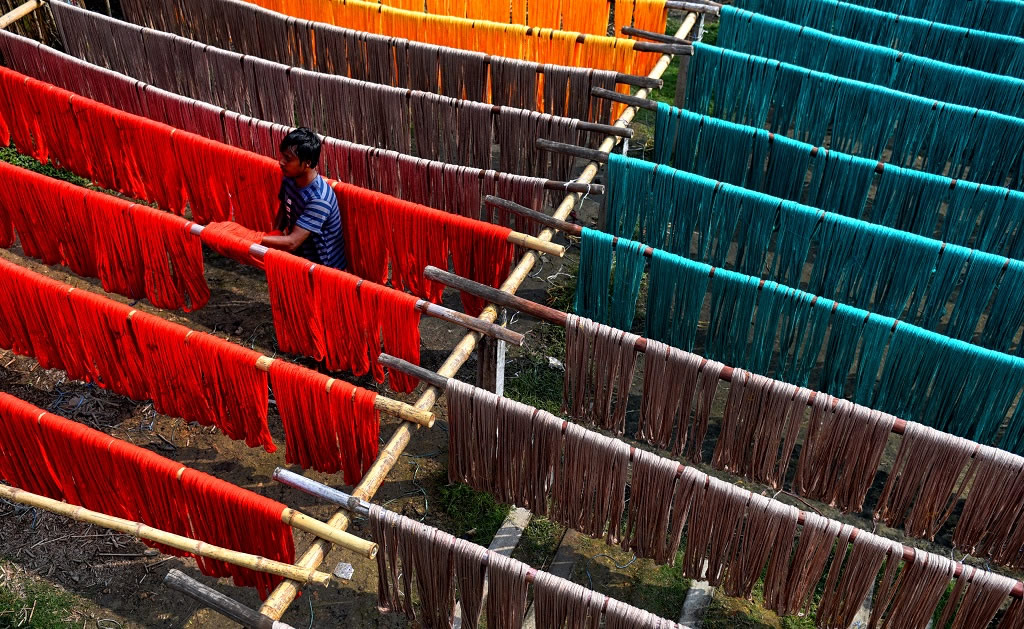 Preparation Of Indian Traditional Dress - Saree: Photo Series By Avishek Das