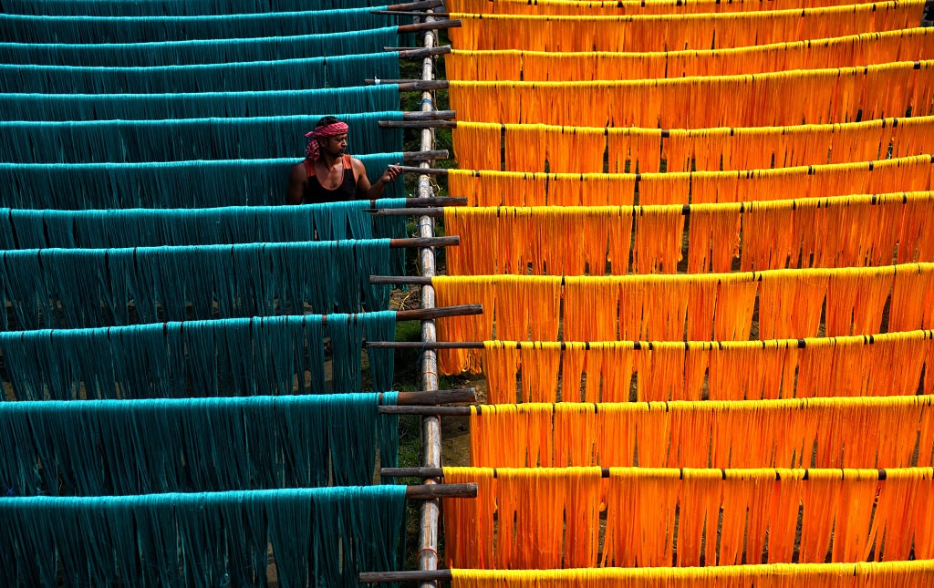 Preparation Of Indian Traditional Dress - Saree: Photo Series By Avishek Das