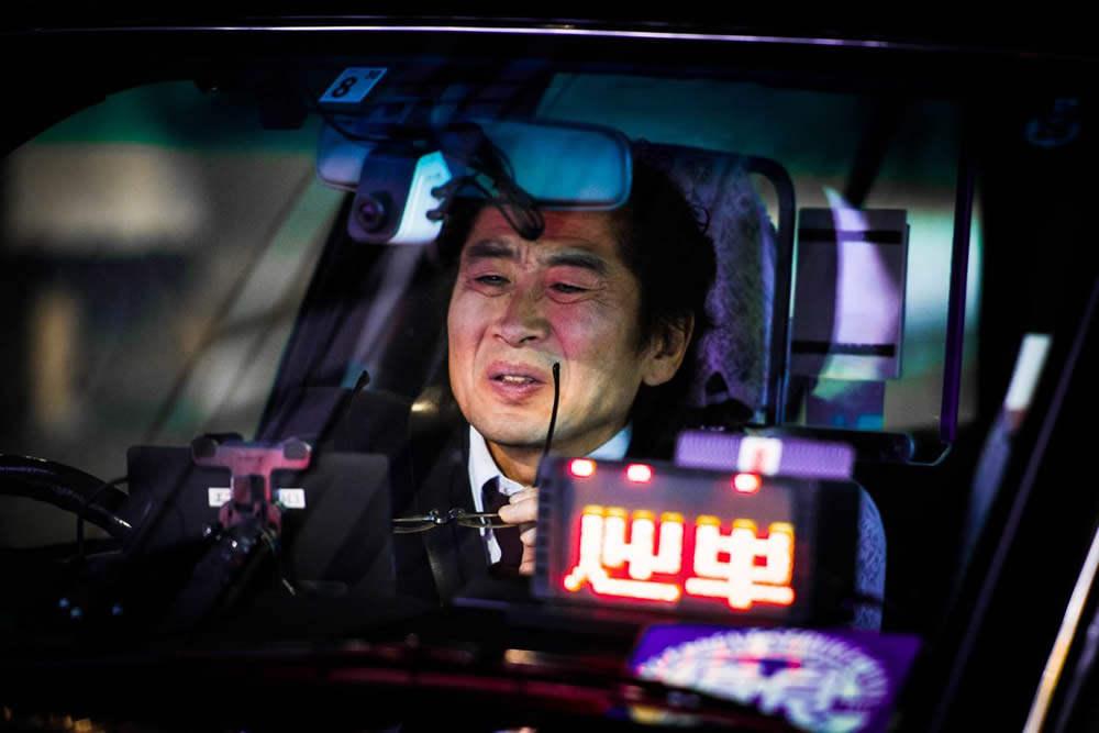 Photographer Oleg Tolstoy Stunningly Captured Tokyos Nighttime Taxi Drivers