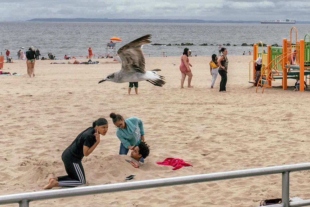 An Interview With Israeli Street Photographer Ronen Berka