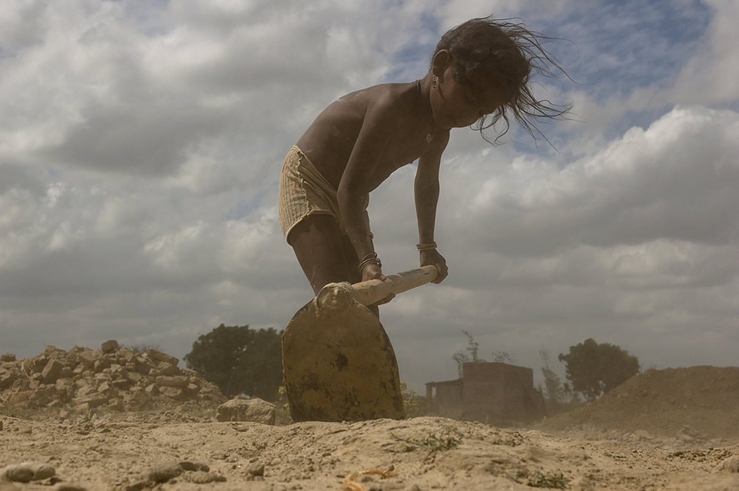 Varanasi’s Brick Kiln Workers: Photo Series By Rajesh Kumar Singh