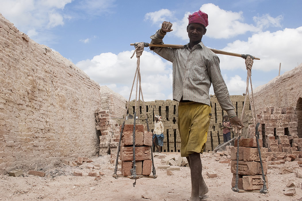 Varanasi’s Brick Kiln Workers: Photo Series By Rajesh Kumar Singh