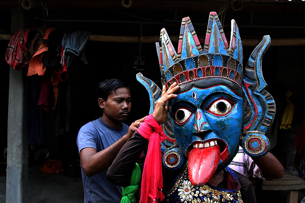 Gomira Dance: Photo Series By Indian Photographer Nilanjan Ray