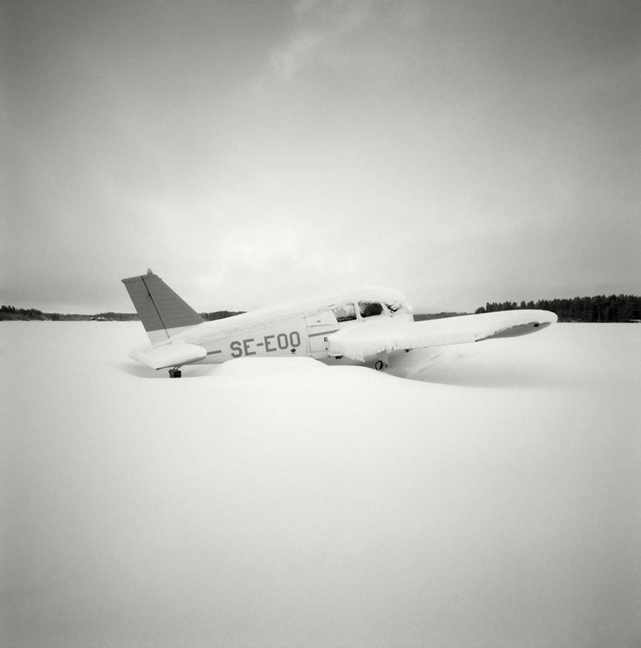 Beautiful Poetic Moments In Monochrome By Swedish Photographer Hakan Strand