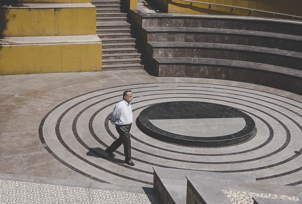 Geometrical Asia: Street Photography Series By Victor Morante