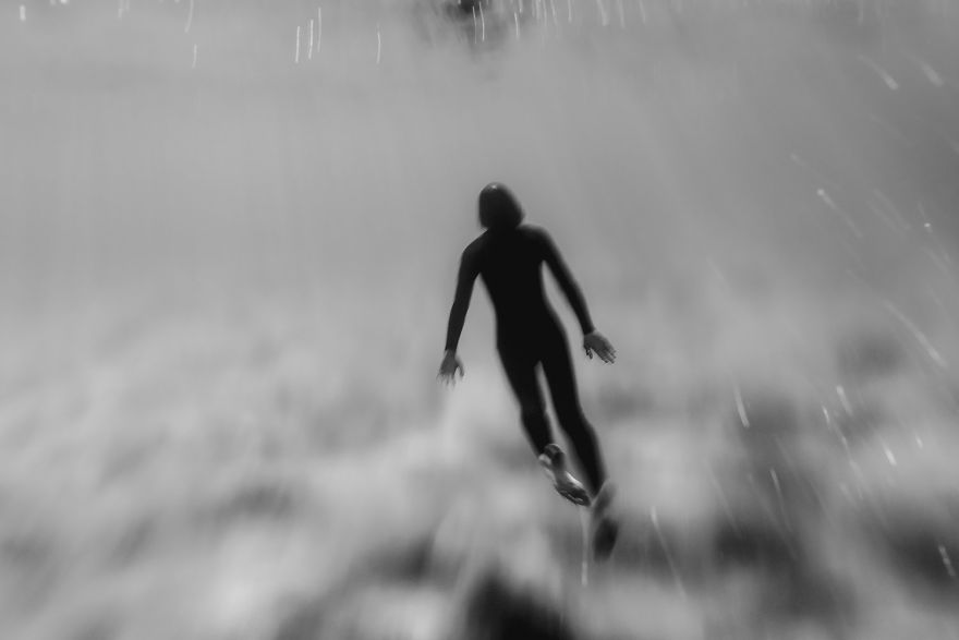 Australian Photographer Trent Mitchell Photographed Ghostlike Portraits Of Bodysurfers