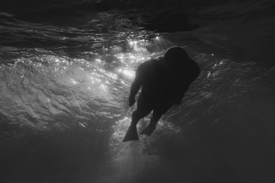 Australian Photographer Trent Mitchell Photographed Ghostlike Portraits Of Bodysurfers