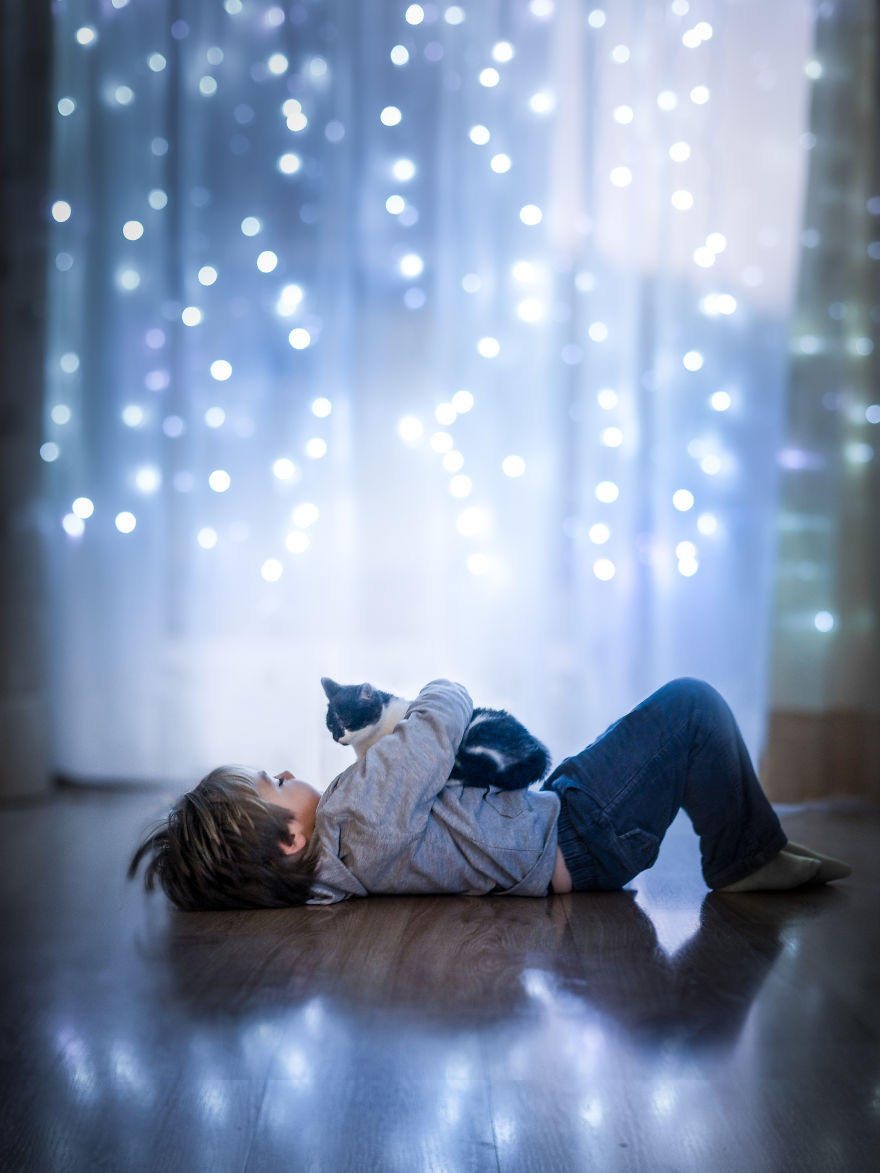 Photographer Iwona Podlasińska Captured The Most Magical Moments of His Son With Cats