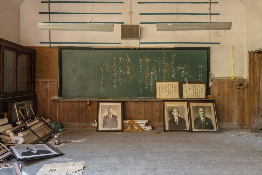 Sonatine - Abandoned Places In Japan: Photo Series By Romain Veillon