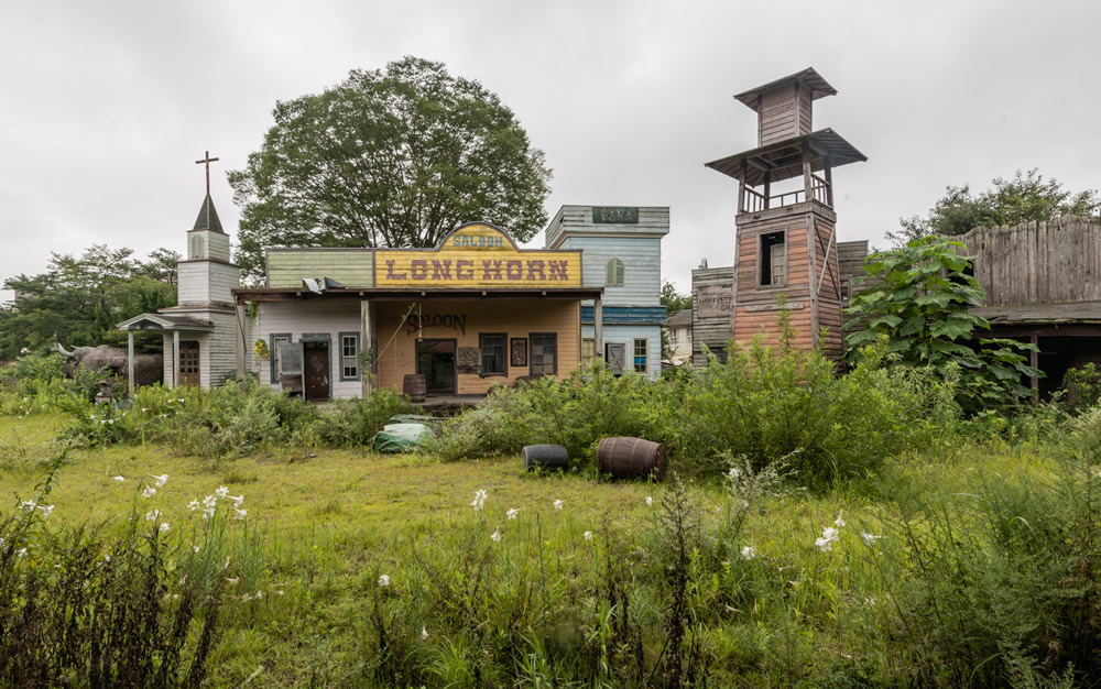 Sonatine - Abandoned Places In Japan: Photo Series By Romain Veillon