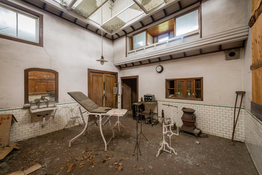 Sonatine - Abandoned Places In Japan: Photo Series By Romain Veillon