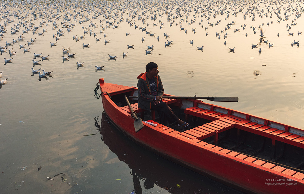 Migratory Bustle At Yamuna Ghat: Photo Series By Yatharth Gupta