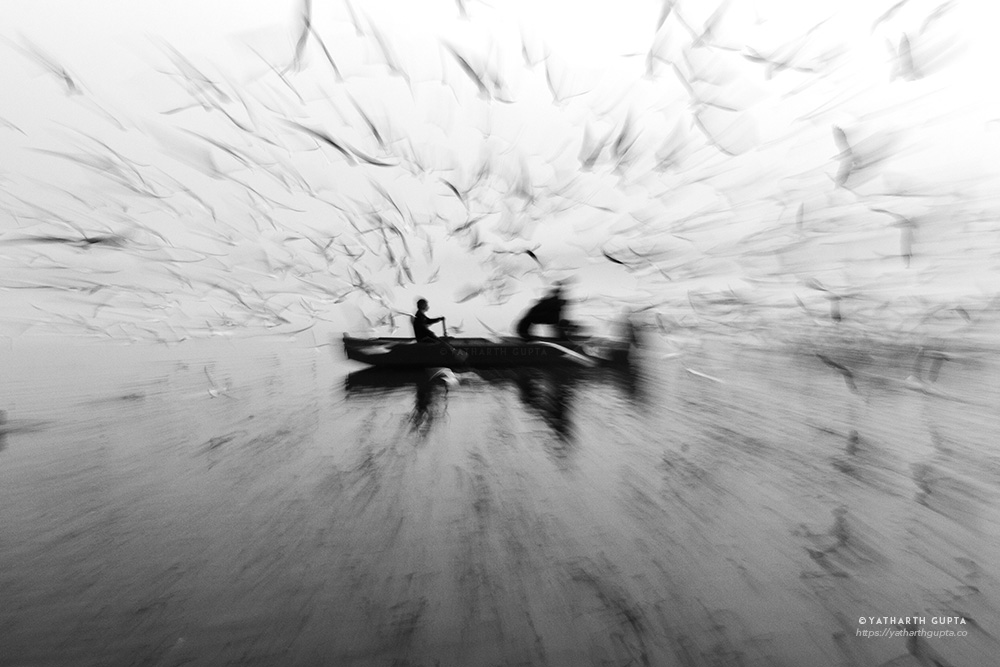 Migratory Bustle At Yamuna Ghat: Photo Series By Yatharth Gupta