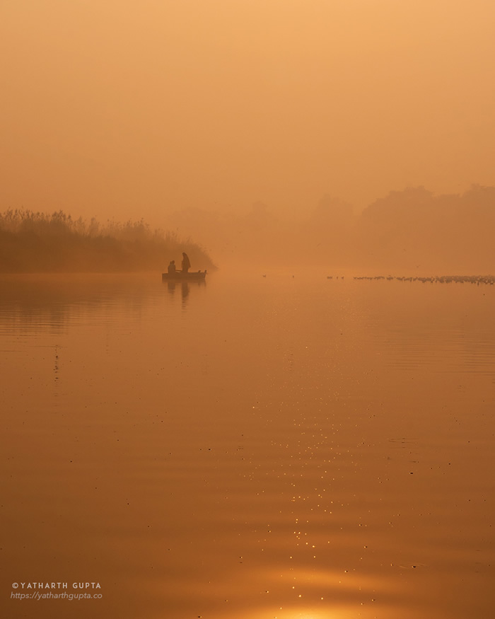 Migratory Bustle At Yamuna Ghat: Photo Series By Yatharth Gupta