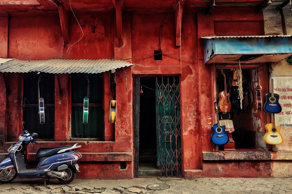 Colors On The Streets Of Kolkata: Photo Series By Alipriya Ghosh