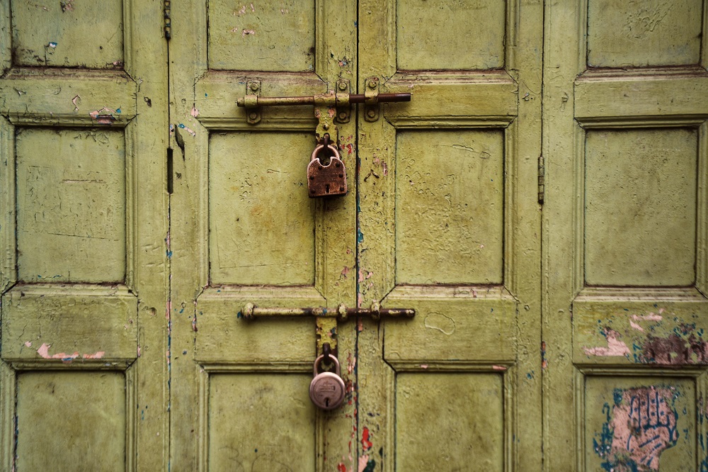 Colors On The Streets Of Kolkata: Photo Series By Alipriya Ghosh