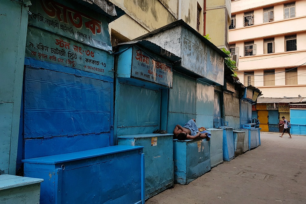 Colors On The Streets Of Kolkata: Photo Series By Alipriya Ghosh