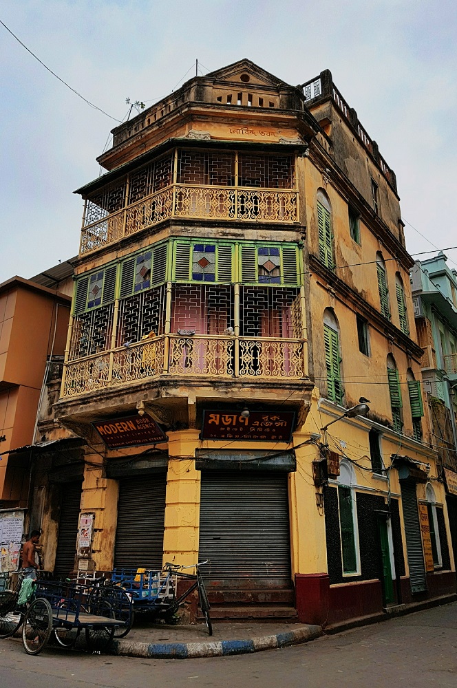 Colors On The Streets Of Kolkata: Photo Series By Alipriya Ghosh