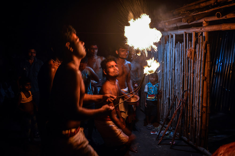 At The Peak Of Devotion: Photo Series By Soumyabrata Roy