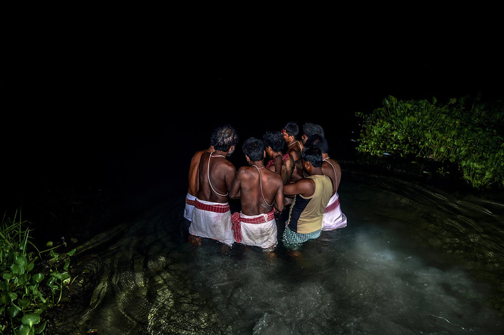 At The Peak Of Devotion: Photo Series By Soumyabrata Roy