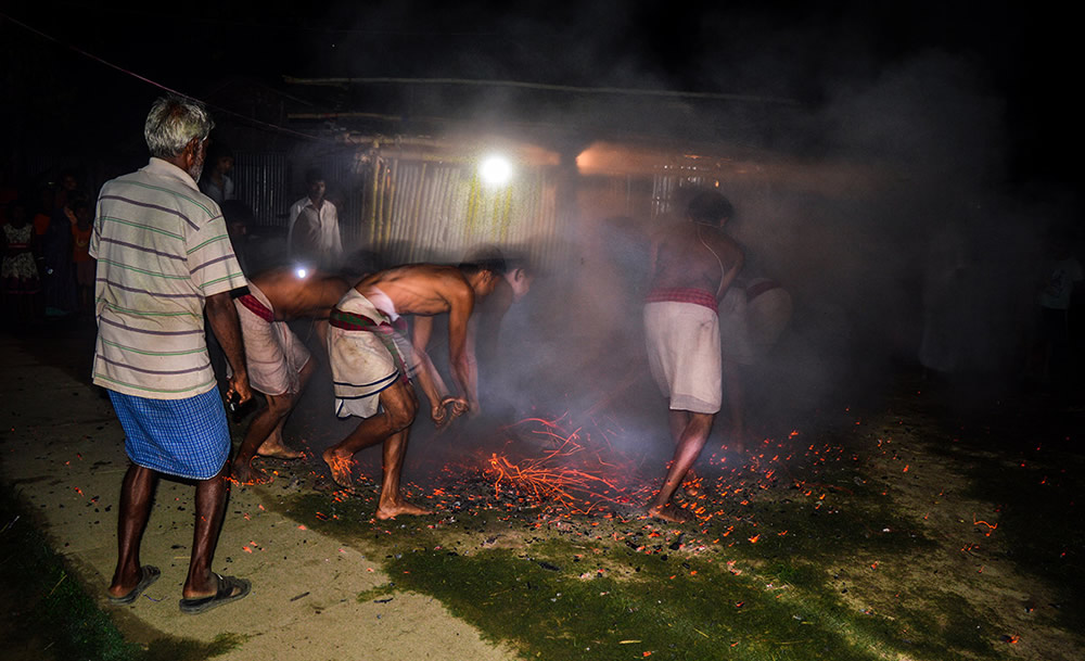 At The Peak Of Devotion: Photo Series By Soumyabrata Roy