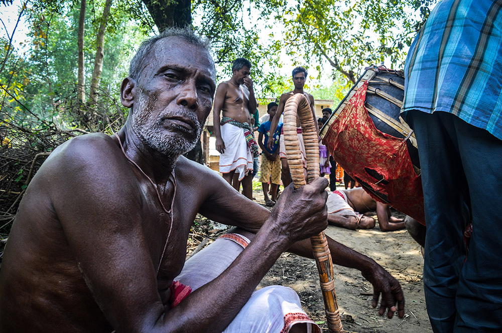 At The Peak Of Devotion: Photo Series By Soumyabrata Roy