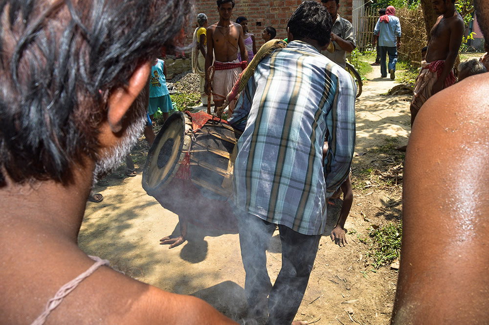 At The Peak Of Devotion: Photo Series By Soumyabrata Roy