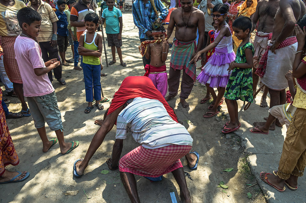 At The Peak Of Devotion: Photo Series By Soumyabrata Roy