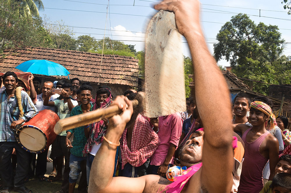 At The Peak Of Devotion: Photo Series By Soumyabrata Roy