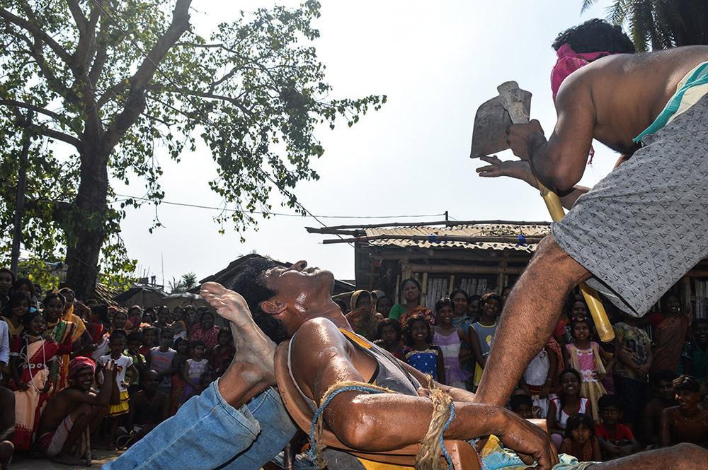 At The Peak Of Devotion: Photo Series By Soumyabrata Roy