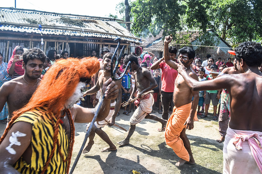 At The Peak Of Devotion: Photo Series By Soumyabrata Roy