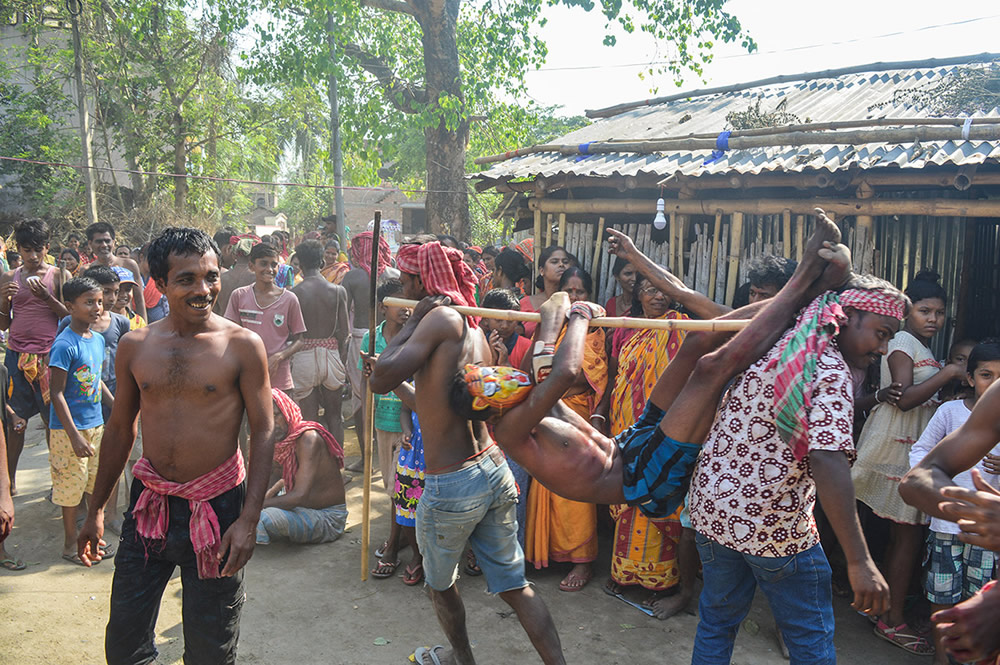 At The Peak Of Devotion: Photo Series By Soumyabrata Roy