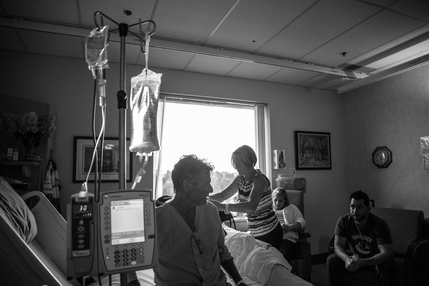 The Last 17 Days Of My Dad’s Life: Heart Touching Photo Series By Josh Neufeld