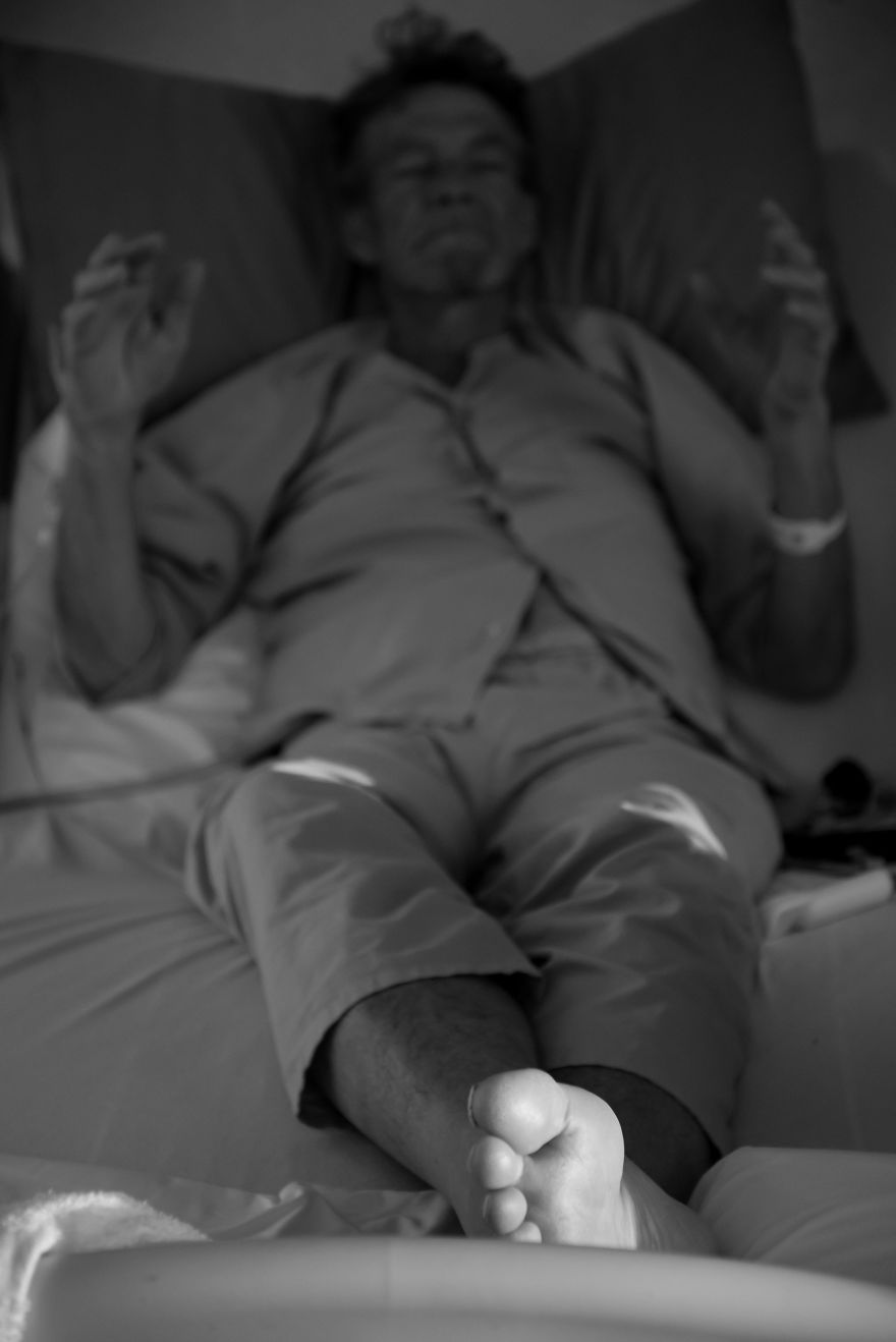 The Last 17 Days Of My Dad’s Life: Heart Touching Photo Series By Josh Neufeld