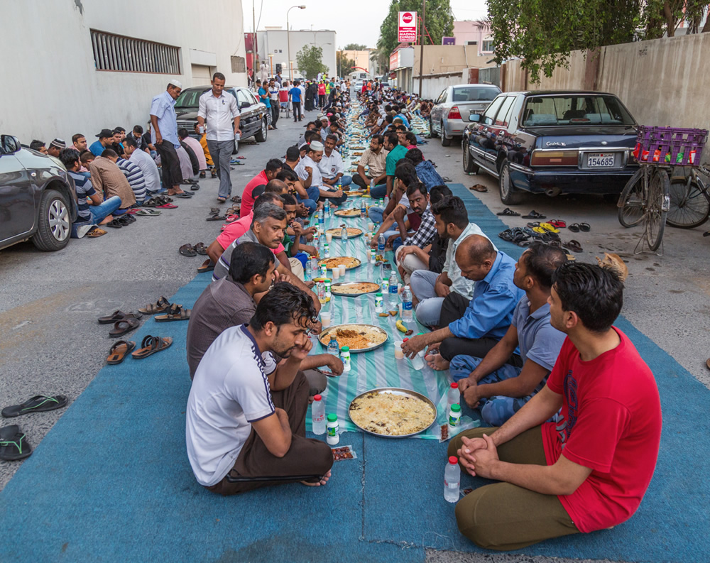 Iftar - Ramadan: Photo Series By Mustafa Abdul Hadi