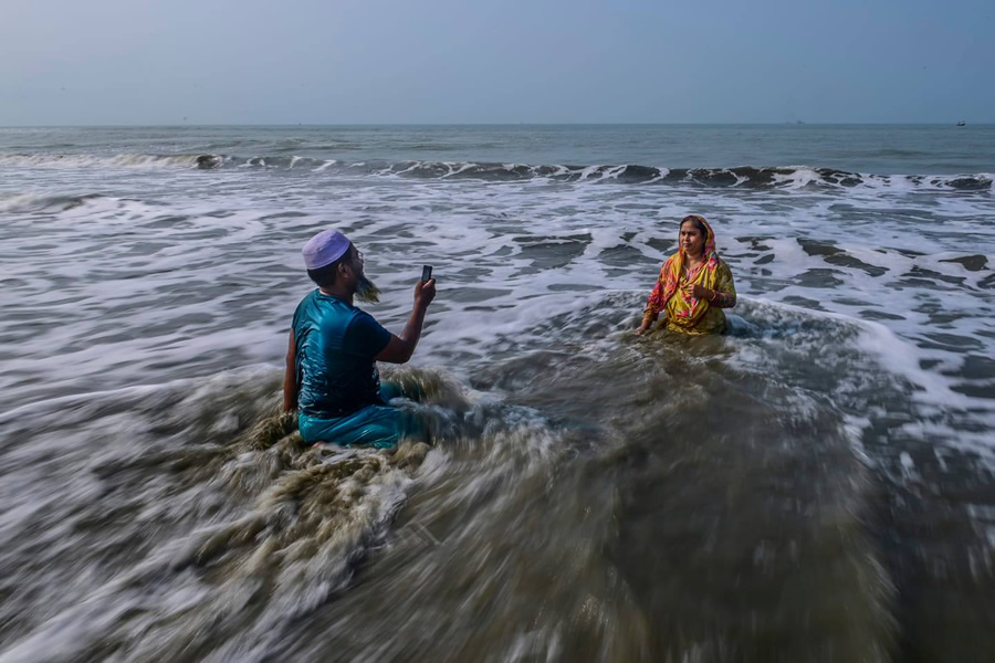 121 Clicks Best Photographs of the Week in Facebook