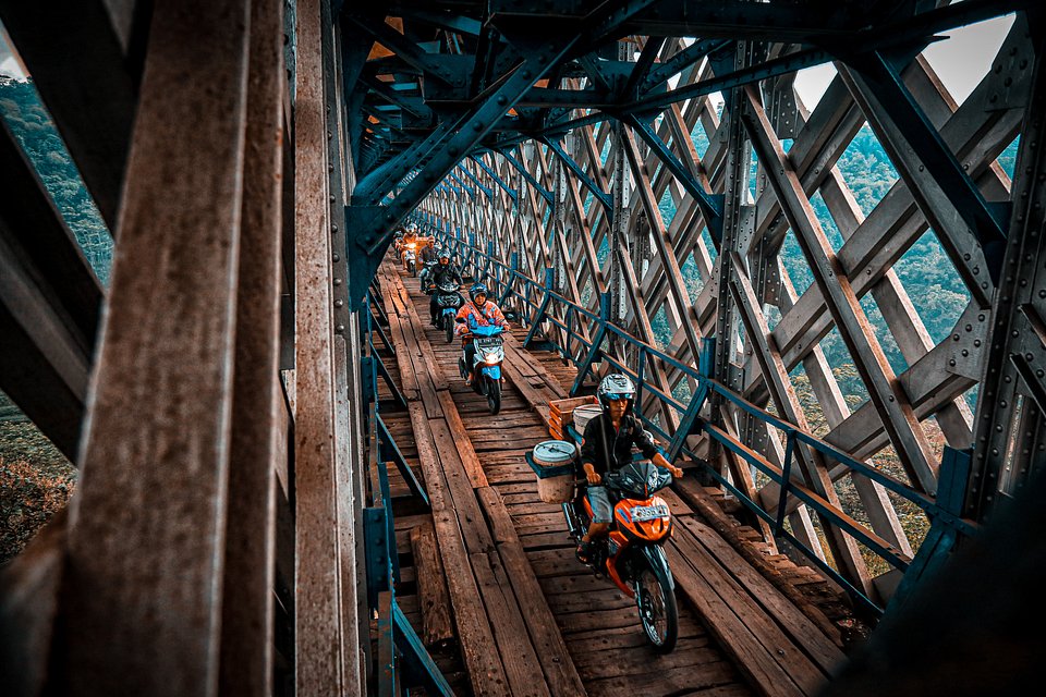 Crossing - Indonesia