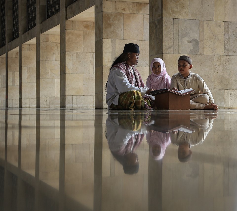 Reading Holy Qur’an' - Indonesia