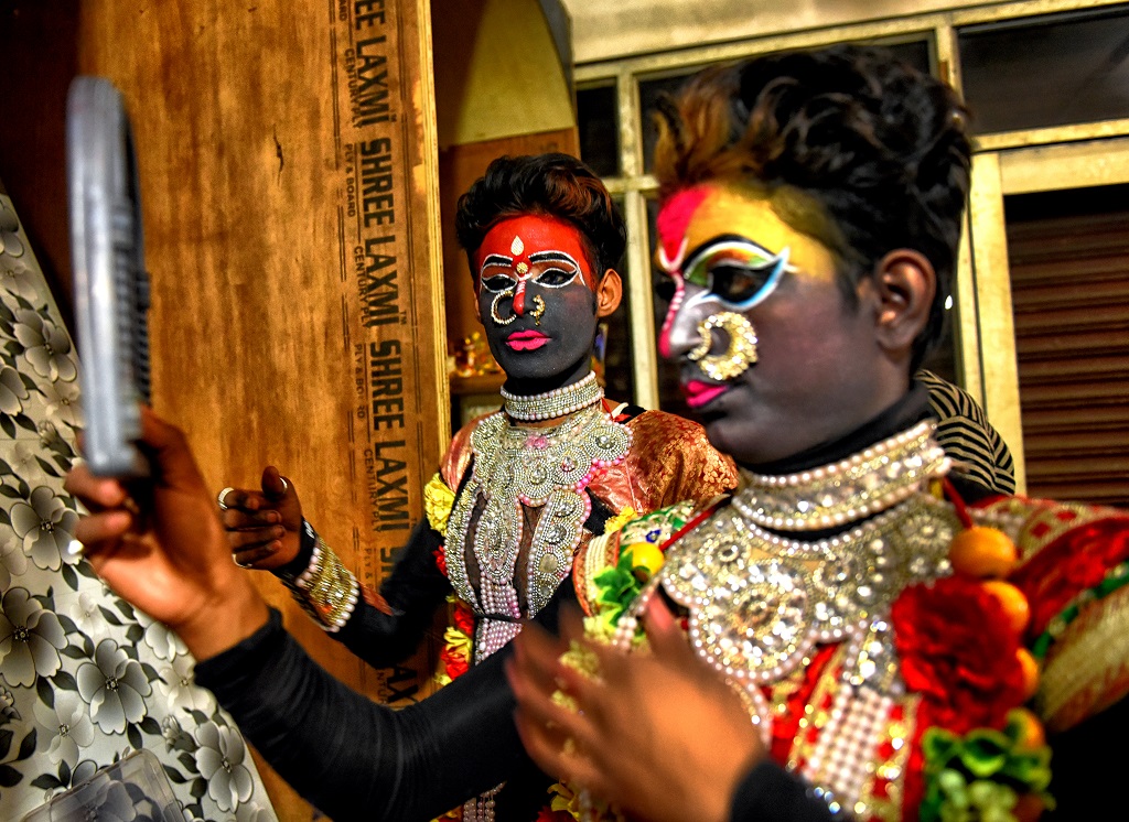 Cultural Vibrance of Shivaratri Festival: Photo Series By Avishek Das 