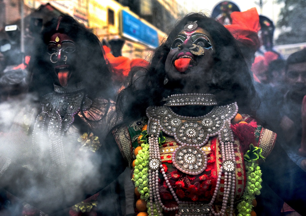 Cultural Vibrance of Shivaratri Festival: Photo Series By Avishek Das 