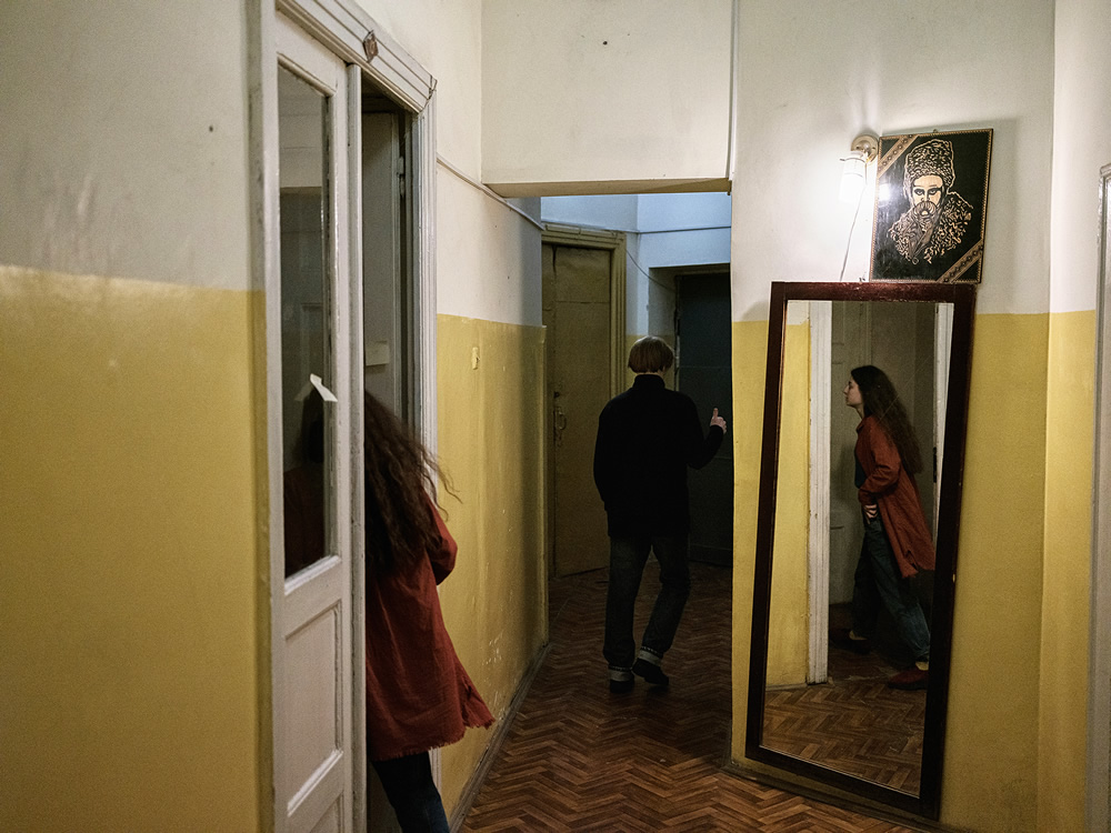 Theater Lesi: Everyday Life of Lviv Academic Drama Theater by Taras Bychko 