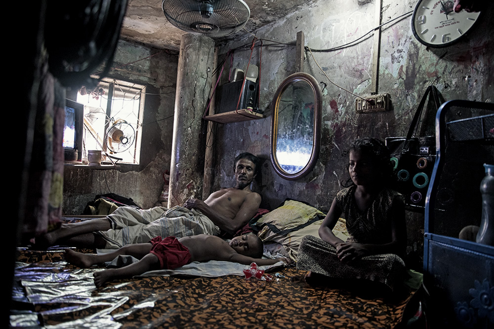 Biharis of Dhaka: Stateless People by Vilen Gabrielyan