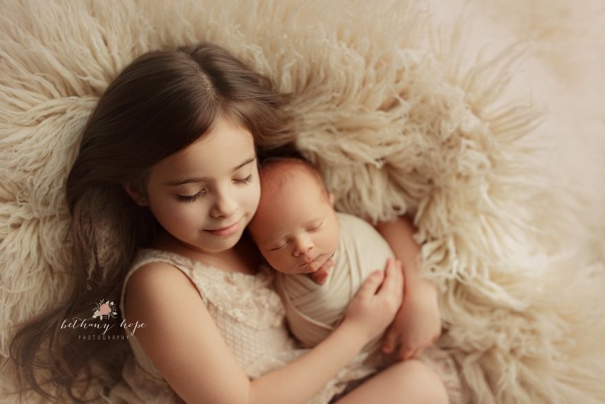 Beautiful Newborn Babies And Their Siblings Captured by Bethany Hope